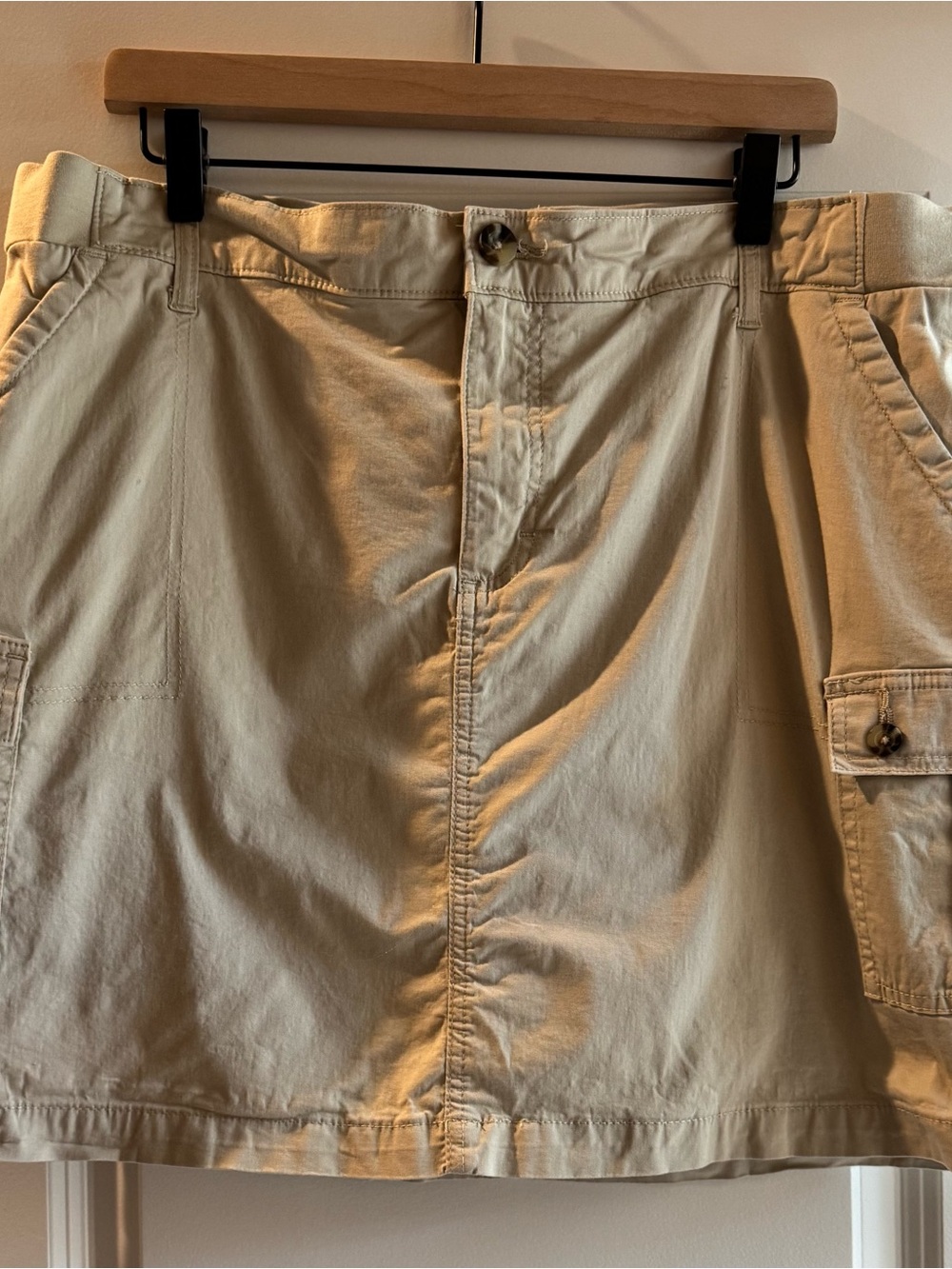Lee Beige Cargo Shorts - Tan Utility Style